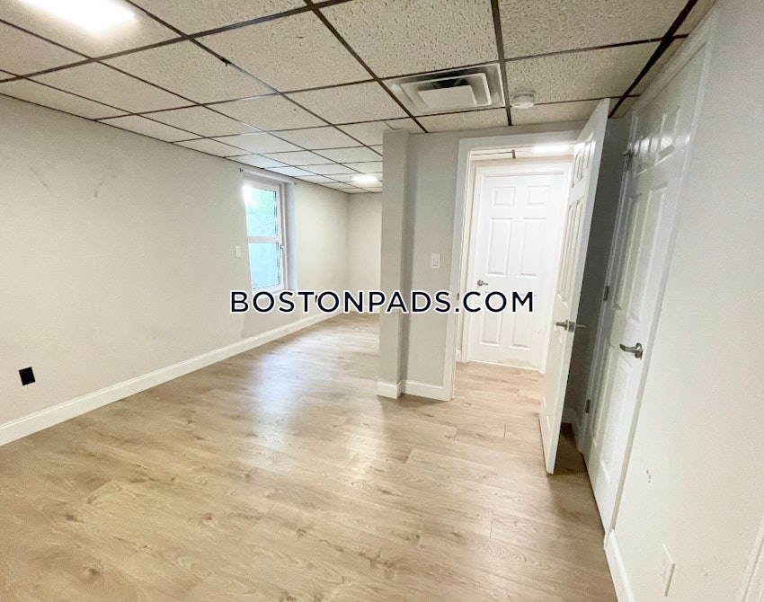 BOSTON - DORCHESTER/SOUTH BOSTON BORDER - 6 Beds, 2 Baths - Image 29