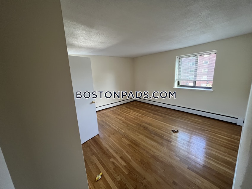 CAMBRIDGE - MT. AUBURN/BRATTLE/ FRESH POND - 2 Beds, 1 Bath - Image 9