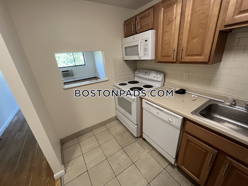 CAMBRIDGE - MT. AUBURN/BRATTLE/ FRESH POND - 2 Beds, 1 Bath - Image 1