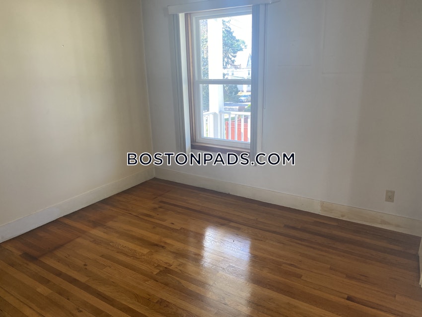 MEDFORD - TUFTS - 6 Beds, 2 Baths - Image 26