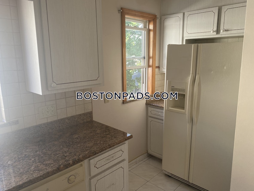 MEDFORD - TUFTS - 6 Beds, 2 Baths - Image 22