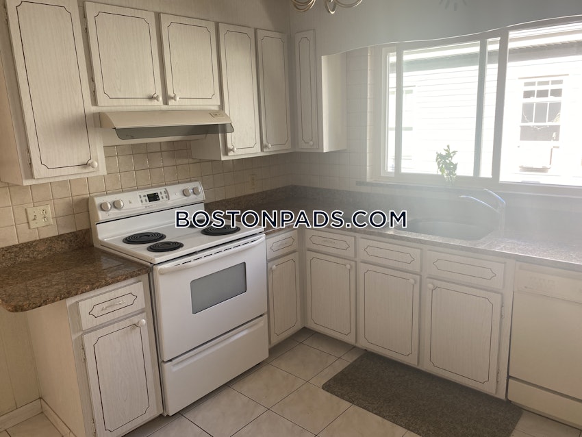 MEDFORD - TUFTS - 6 Beds, 2 Baths - Image 21