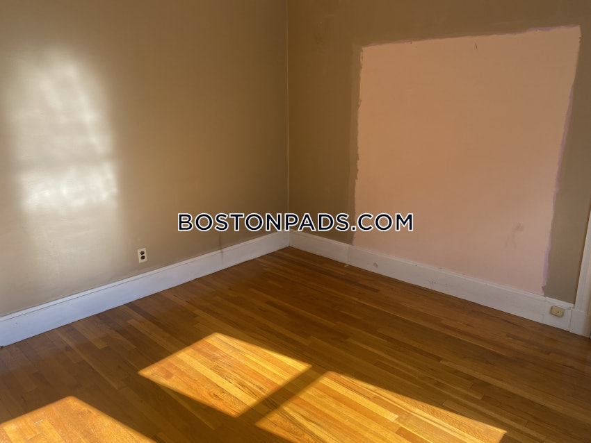 MEDFORD - TUFTS - 6 Beds, 2 Baths - Image 19