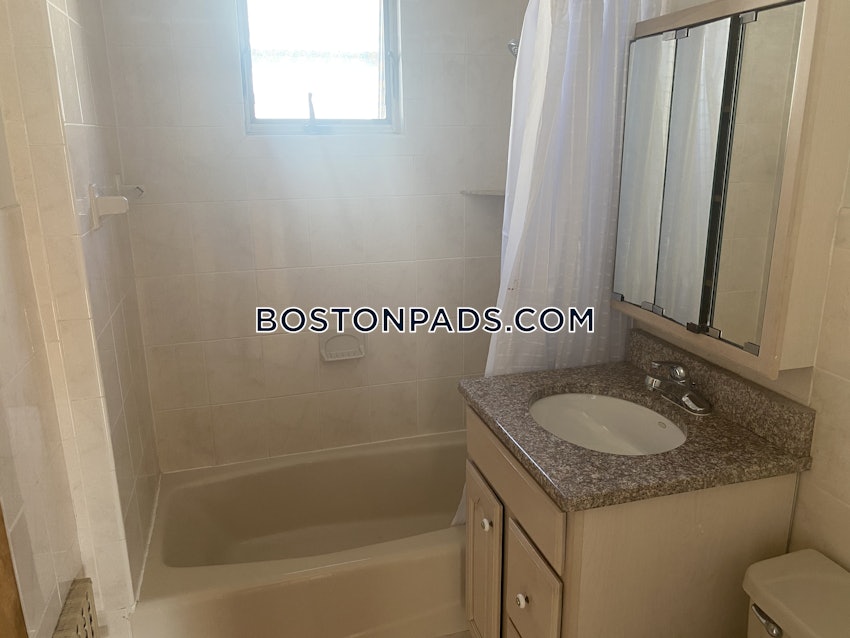 MEDFORD - TUFTS - 6 Beds, 2 Baths - Image 17