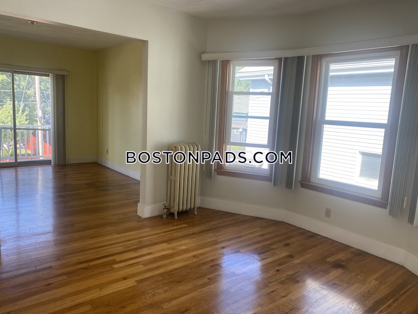 MEDFORD - TUFTS - 6 Beds, 2 Baths - Image 9