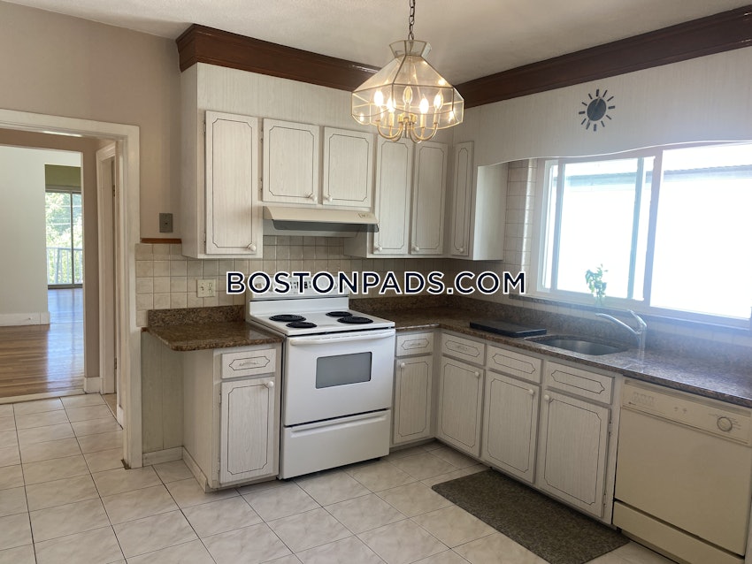 MEDFORD - TUFTS - 6 Beds, 2 Baths - Image 38