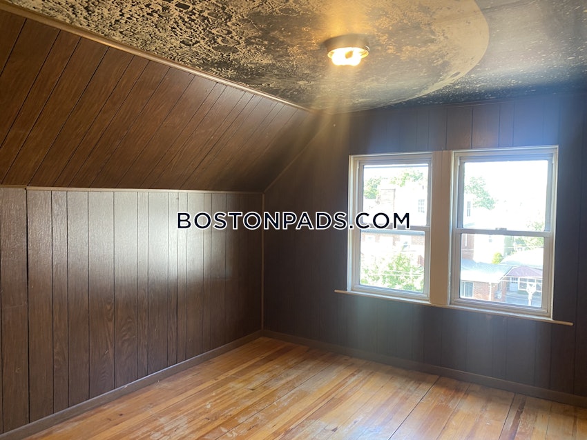 MEDFORD - TUFTS - 6 Beds, 2 Baths - Image 11