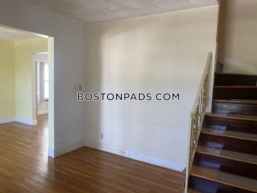 MEDFORD - TUFTS - 6 Beds, 2 Baths - Image 8