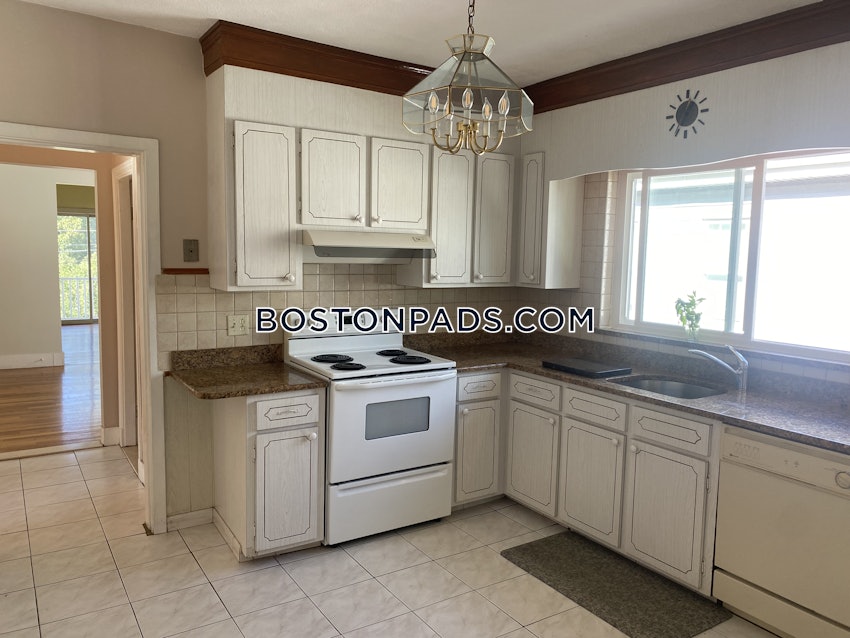 MEDFORD - TUFTS - 6 Beds, 2 Baths - Image 34