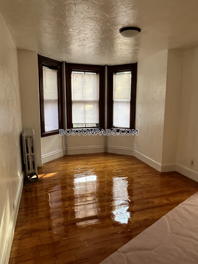 Boston - $3,300+ /mo