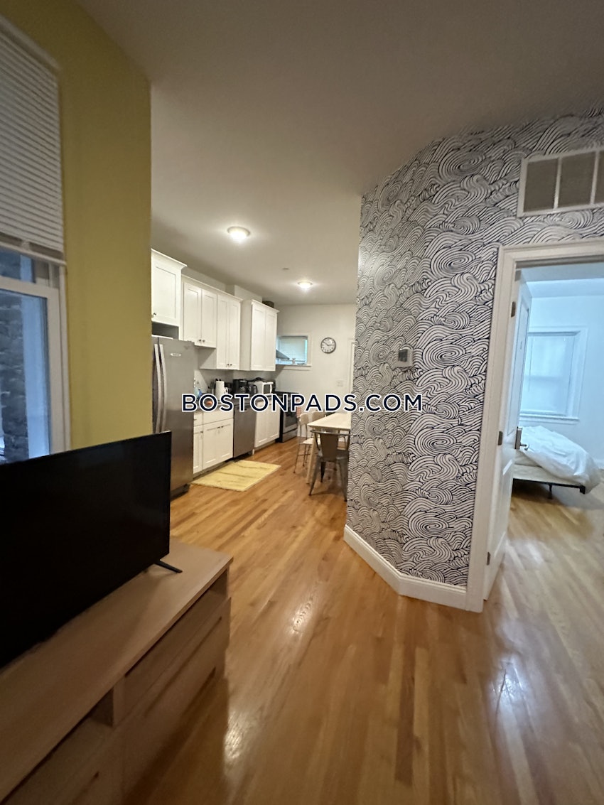 BOSTON - FORT HILL - 4 Beds, 2 Baths - Image 12