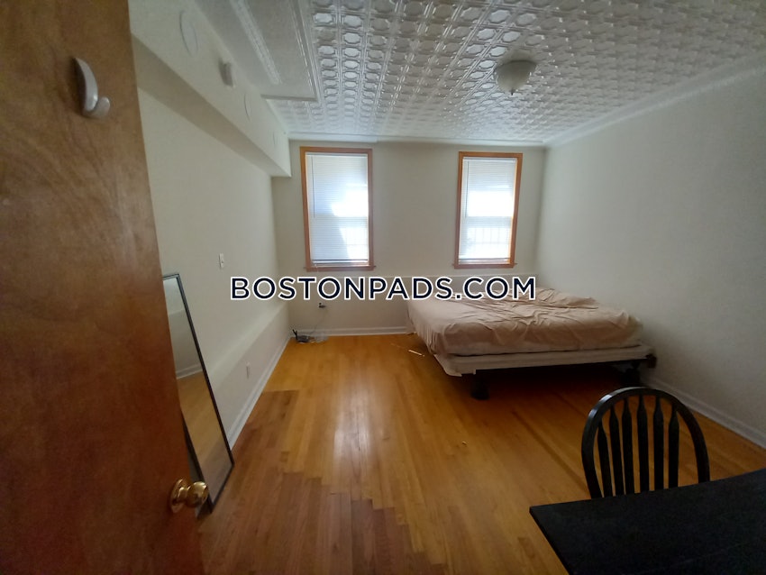 BOSTON - FORT HILL - 2 Beds, 1 Bath - Image 13
