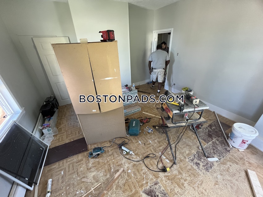 BOSTON - FORT HILL - 3 Beds, 1 Bath - Image 17