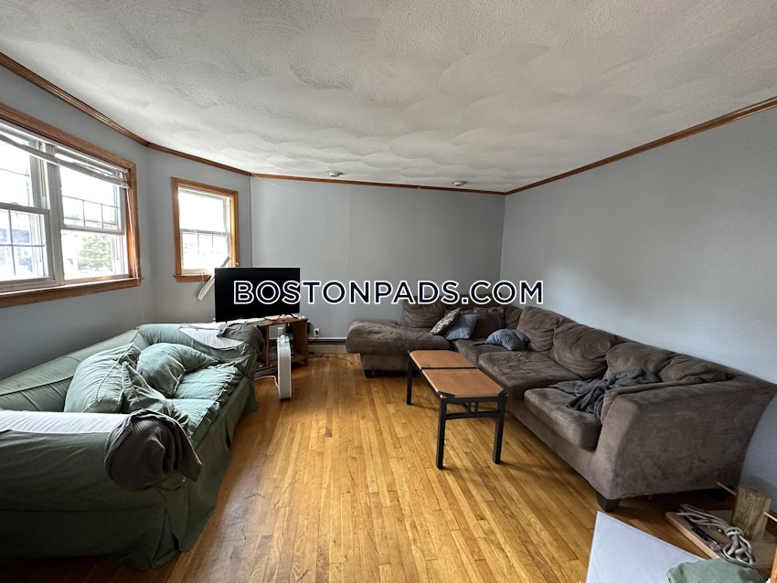 MEDFORD - TUFTS - 6 Beds, 2 Baths - Image 7