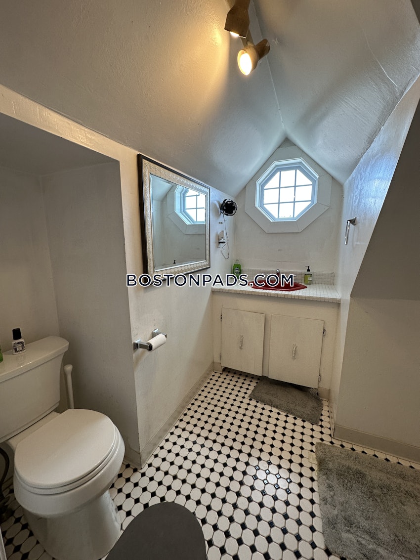 MEDFORD - TUFTS - 6 Beds, 2 Baths - Image 39