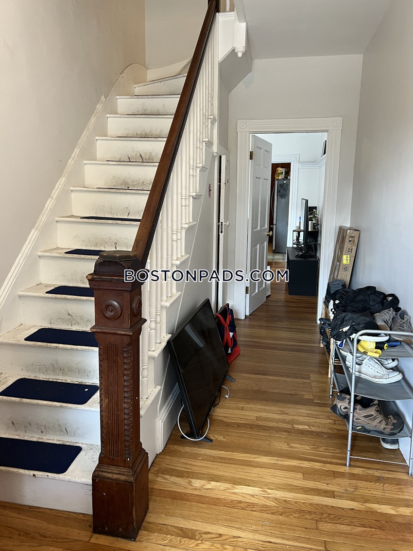 SOMERVILLE - TUFTS - 4 Beds, 1 Bath - Image 15