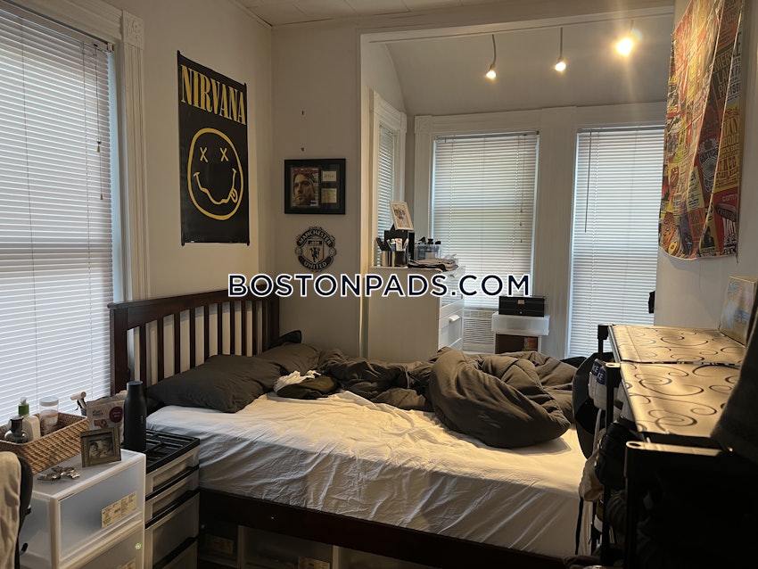 SOMERVILLE - TUFTS - 4 Beds, 1 Bath - Image 13