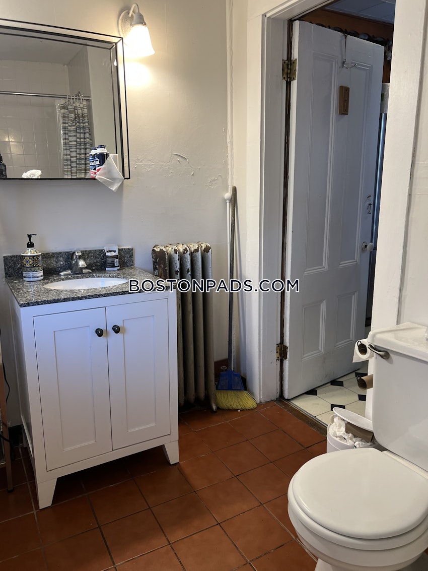 SOMERVILLE - TUFTS - 4 Beds, 1 Bath - Image 22