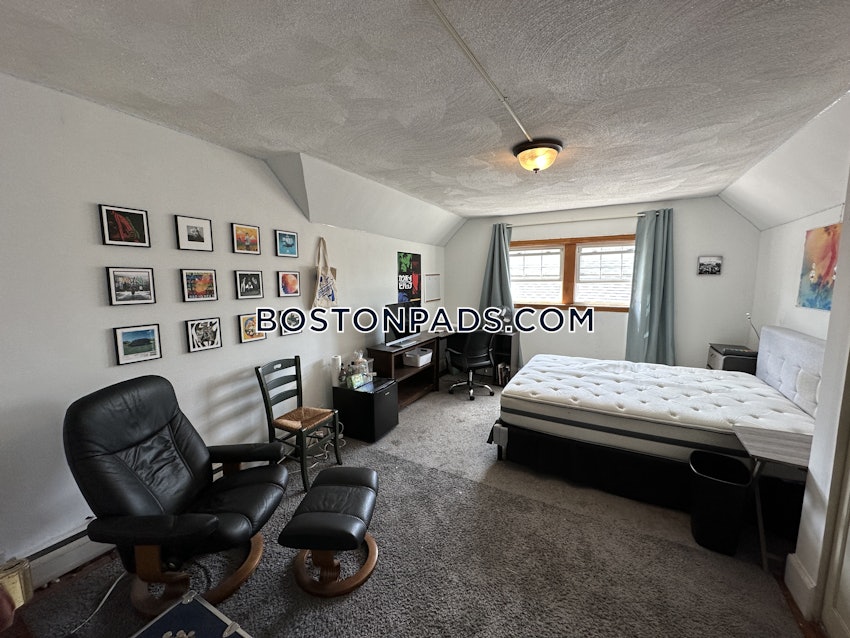 MEDFORD - TUFTS - 6 Beds, 2 Baths - Image 33