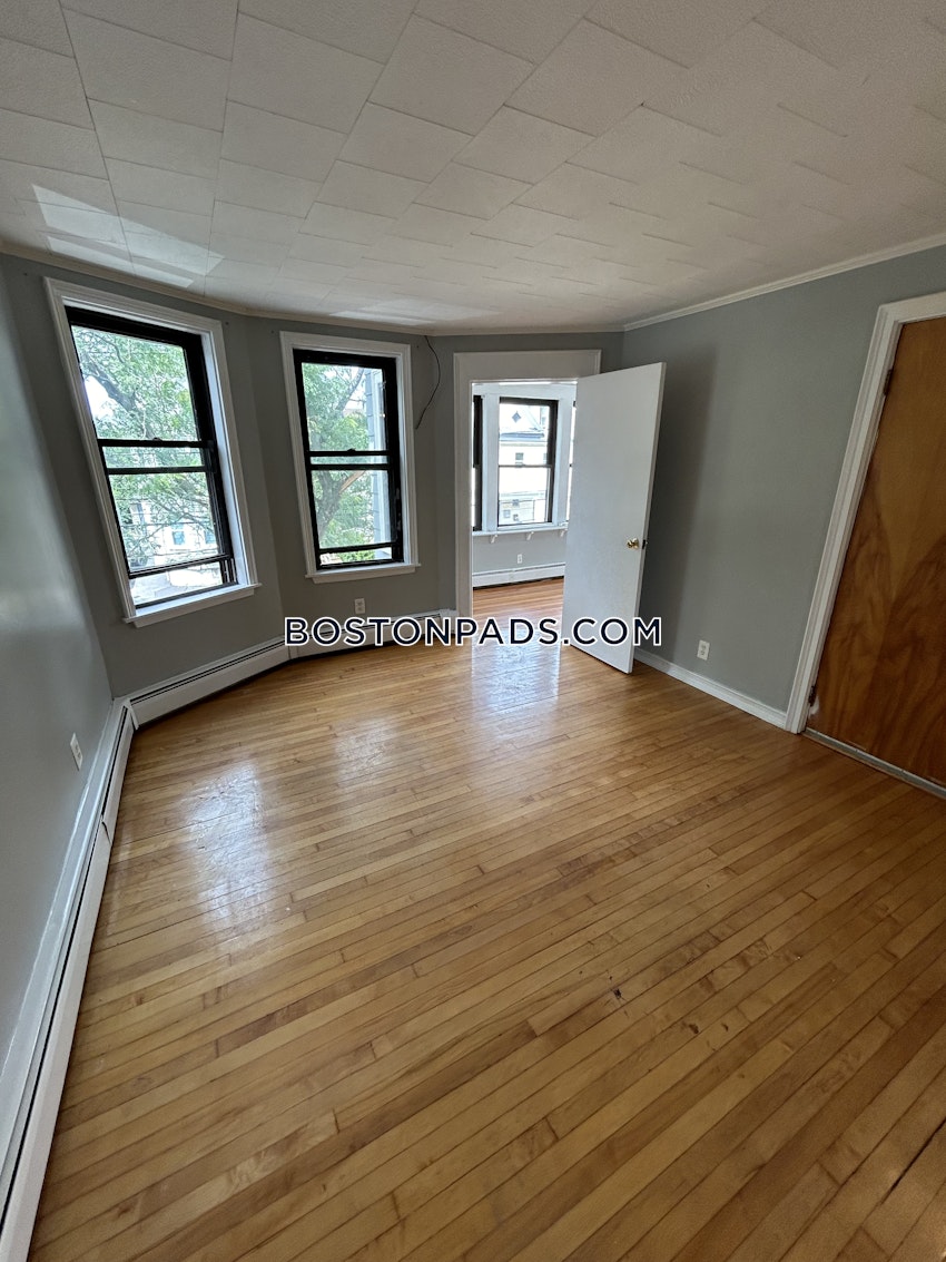 EVERETT - 2 Beds, 1 Bath - Image 16