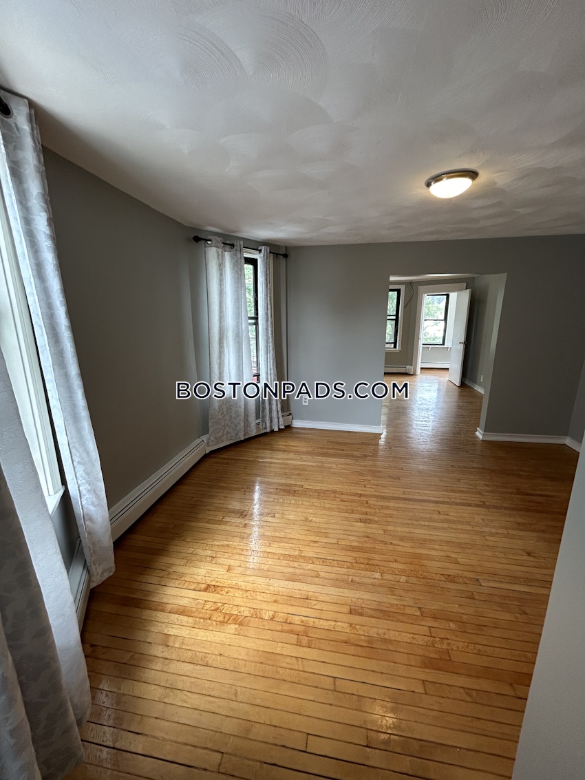 EVERETT - 2 Beds, 1 Bath - Image 15