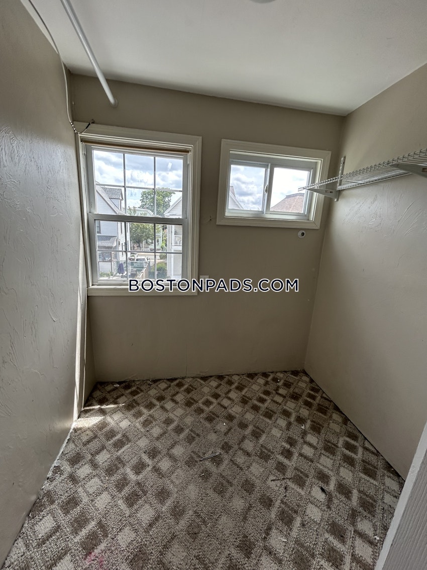 EVERETT - 2 Beds, 1 Bath - Image 12