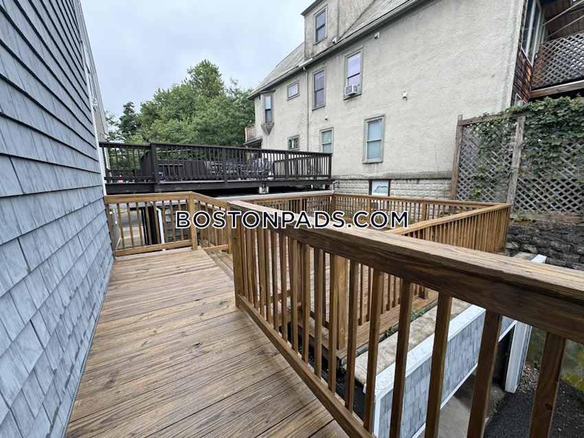 SOMERVILLE - TUFTS - 4 Beds, 1 Bath - Image 14