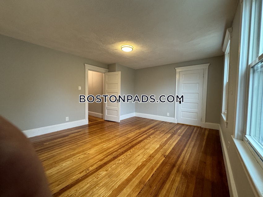 SOMERVILLE - TUFTS - 4 Beds, 1 Bath - Image 4