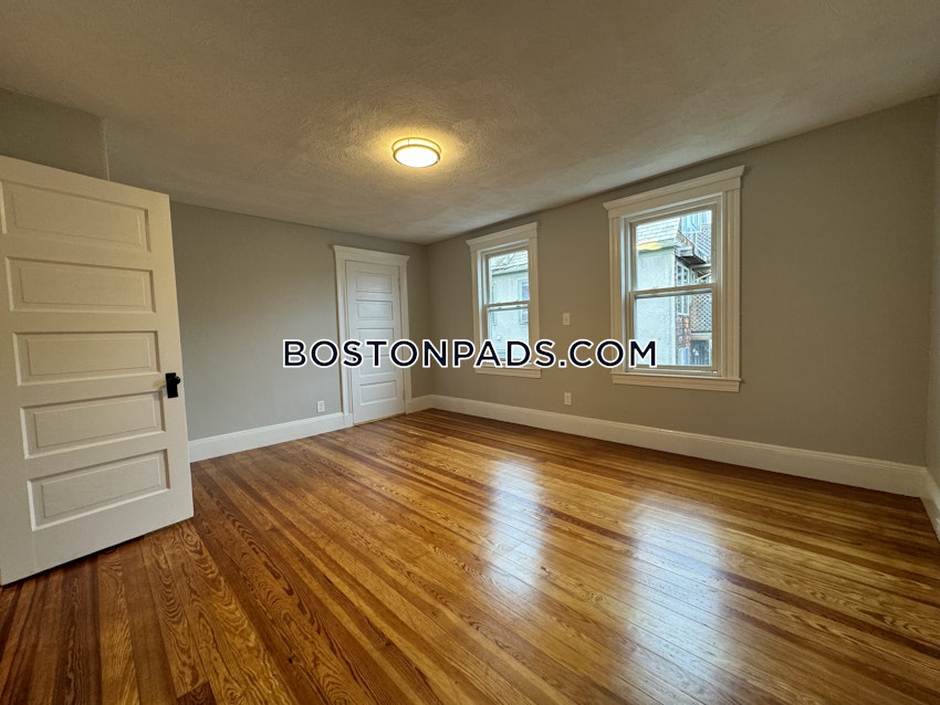 SOMERVILLE - TUFTS - 4 Beds, 1 Bath - Image 3