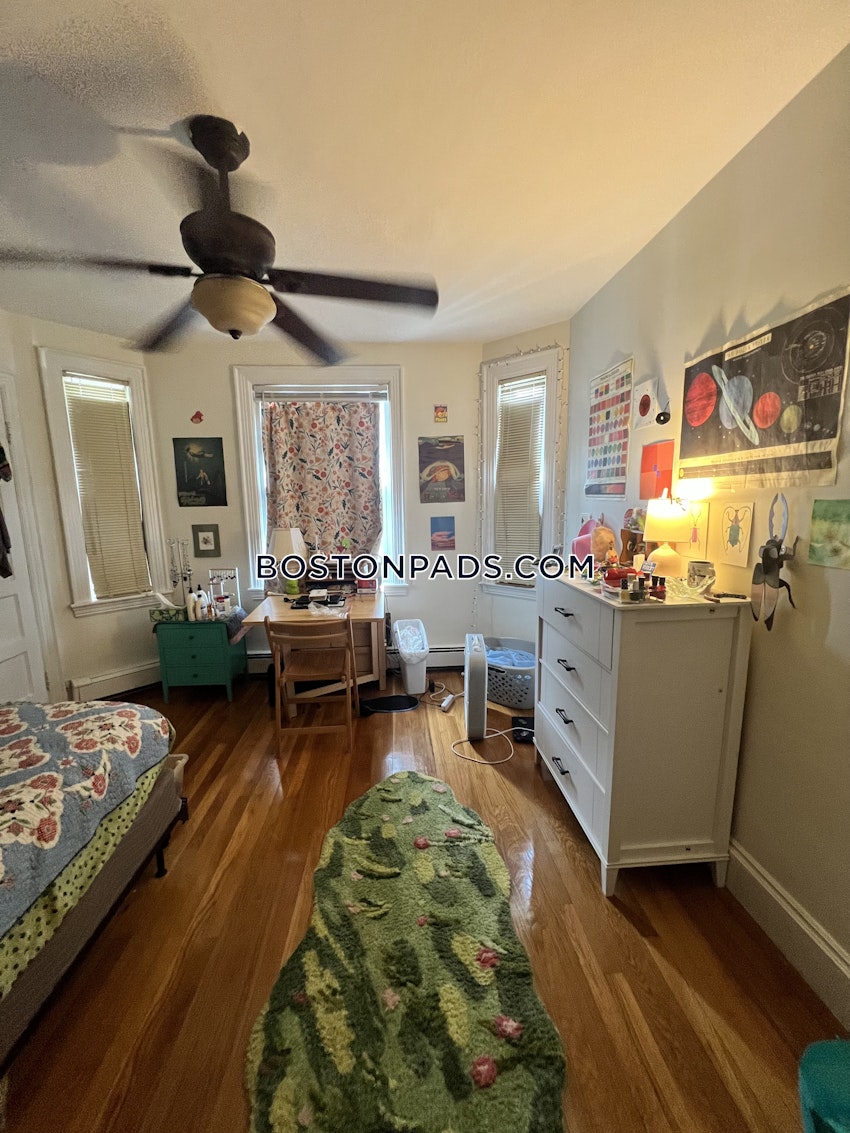 BOSTON - BRIGHTON - OAK SQUARE - 3 Beds, 1 Bath - Image 8