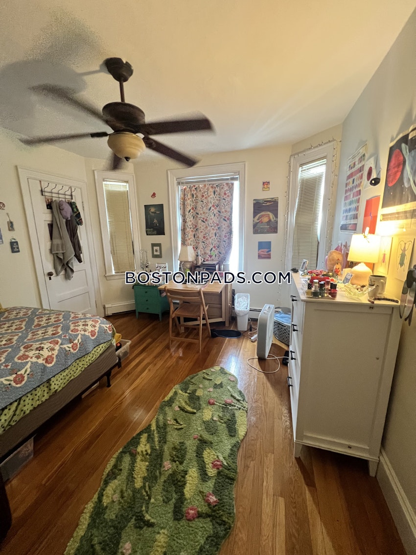 BOSTON - BRIGHTON - OAK SQUARE - 3 Beds, 1 Bath - Image 7