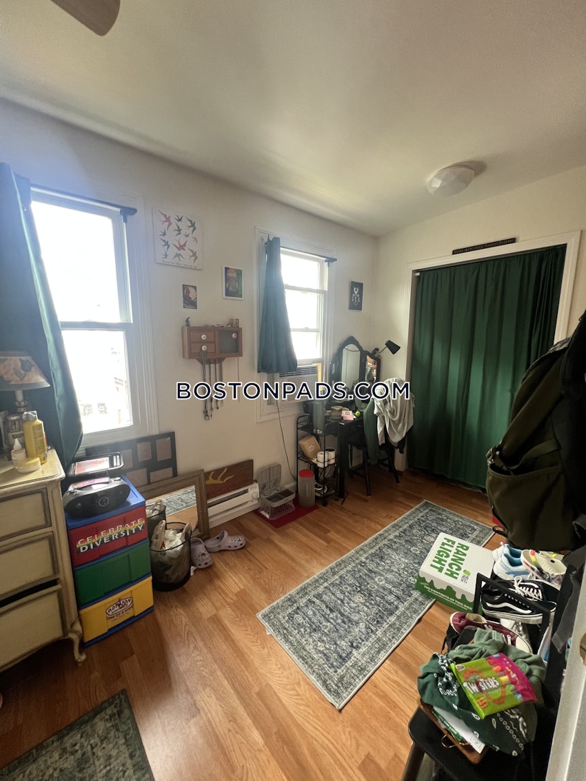 BOSTON - BRIGHTON - OAK SQUARE - 3 Beds, 1 Bath - Image 1