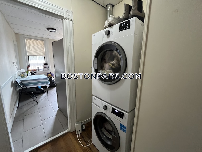 BOSTON - MISSION HILL - 4 Beds, 1 Bath - Image 9