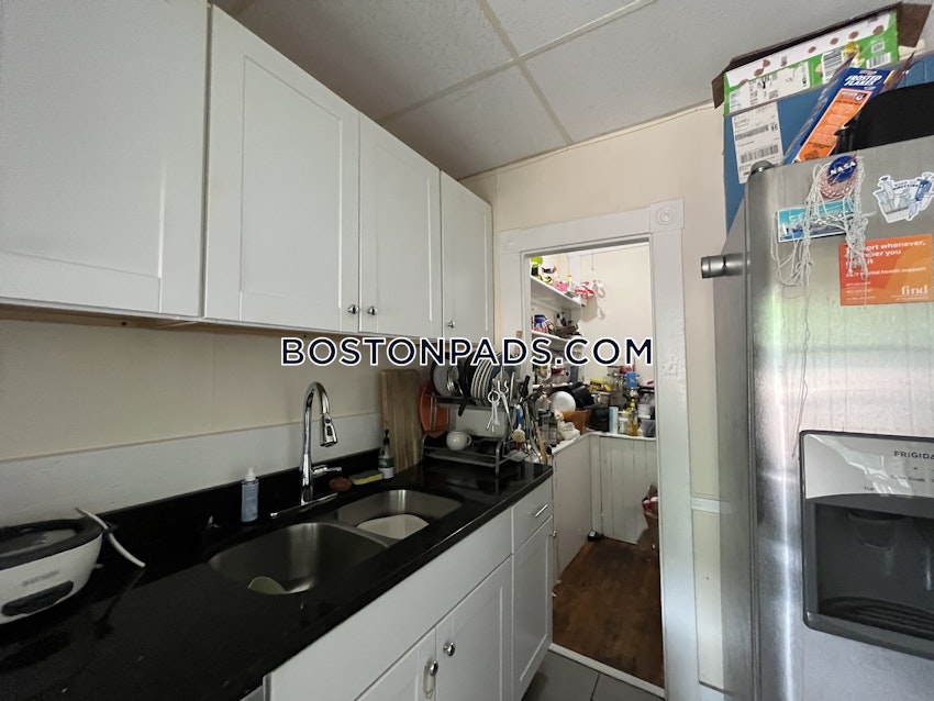 BOSTON - MISSION HILL - 4 Beds, 1 Bath - Image 4