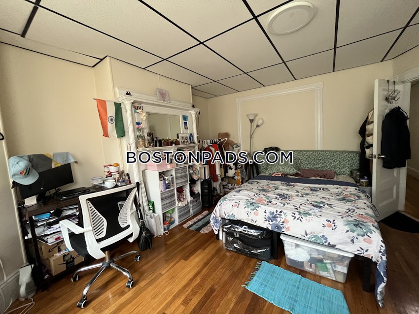 BOSTON - MISSION HILL - 4 Beds, 1 Bath - Image 22