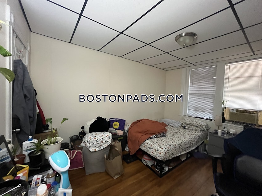 BOSTON - MISSION HILL - 4 Beds, 1 Bath - Image 18