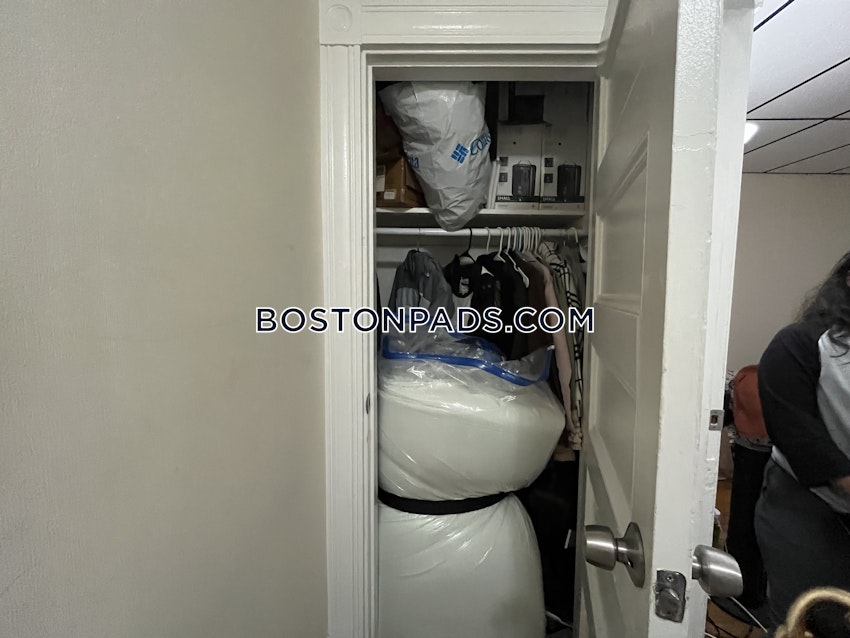 BOSTON - MISSION HILL - 4 Beds, 1 Bath - Image 17