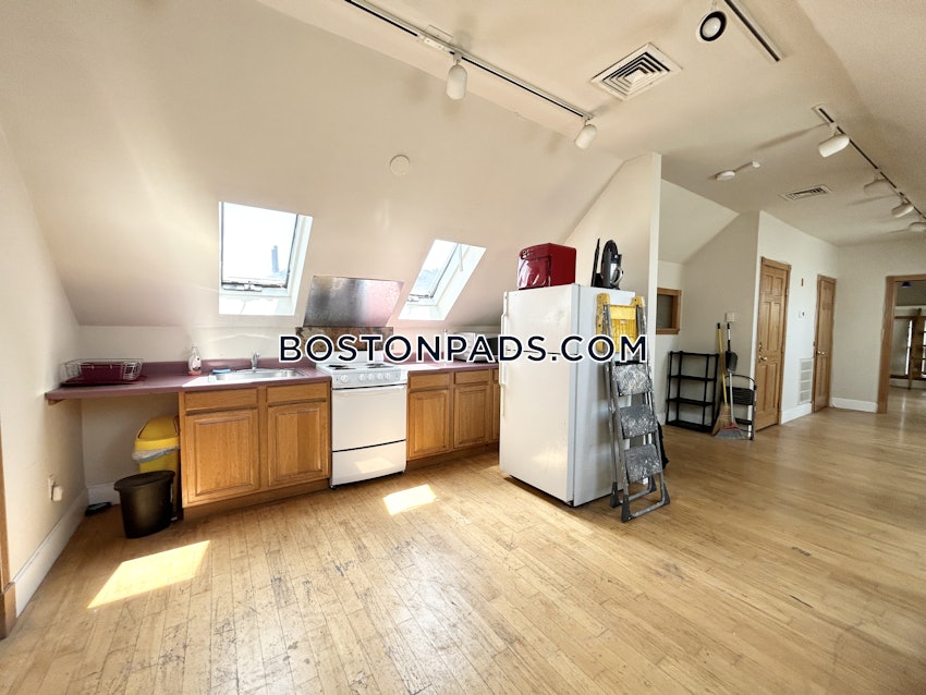 BOSTON - MISSION HILL - 2 Beds, 1 Bath - Image 3