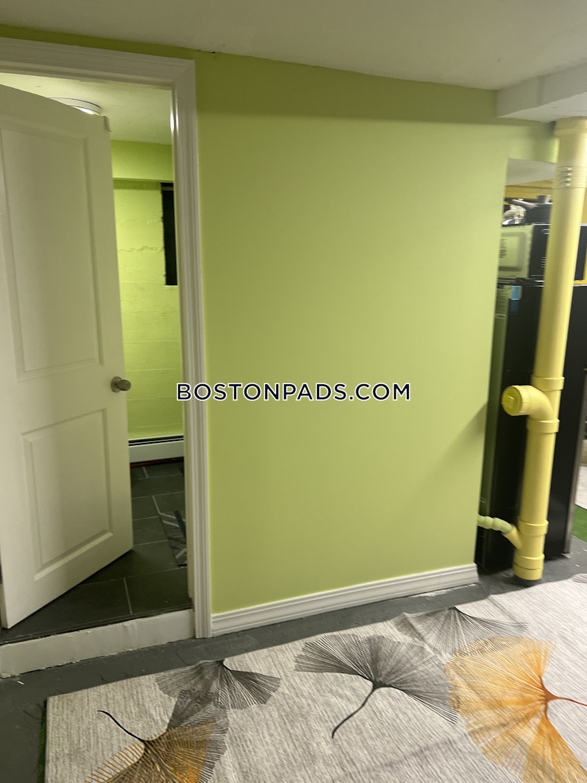 CAMBRIDGE - HARVARD SQUARE - 1 Bed, 1 Bath - Image 25