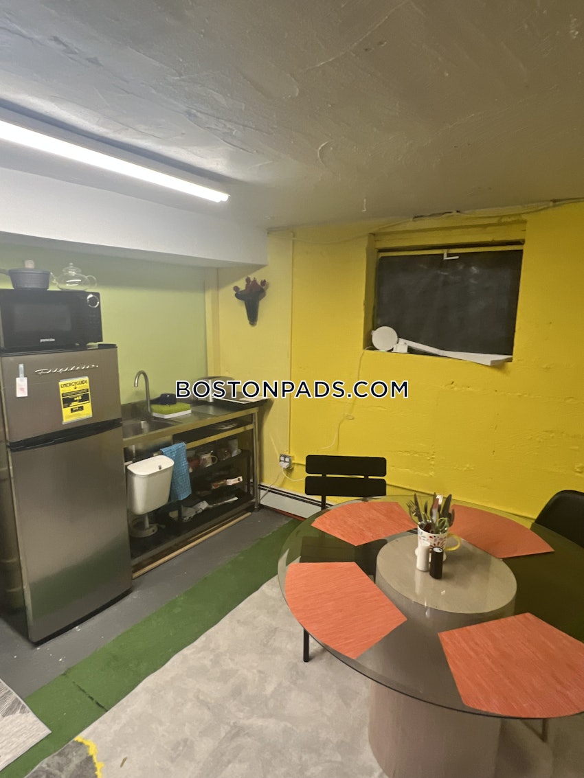 CAMBRIDGE - HARVARD SQUARE - 1 Bed, 1 Bath - Image 1