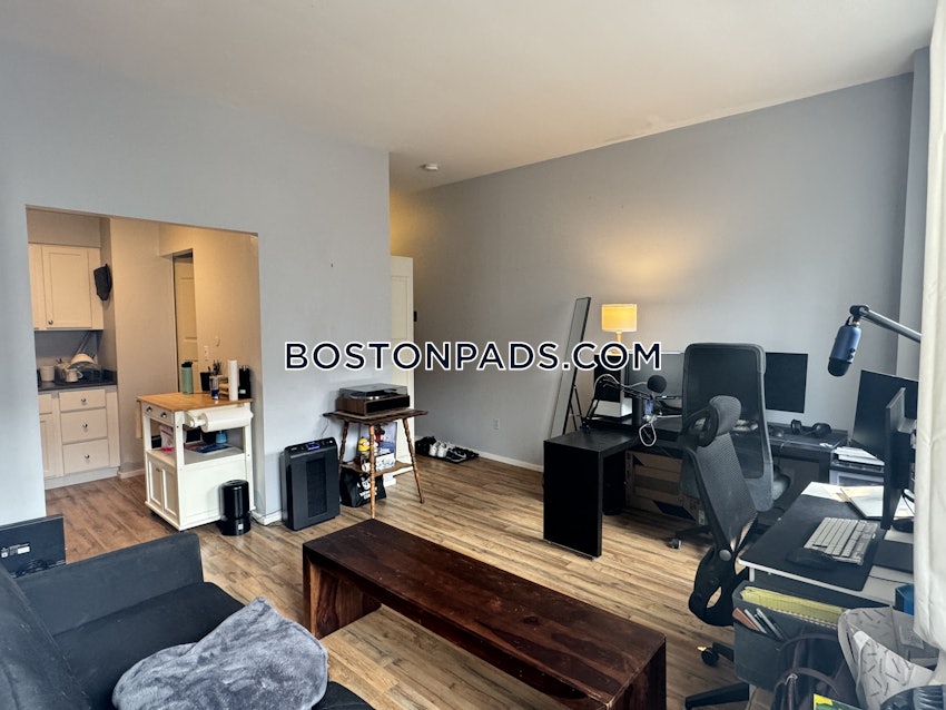 BOSTON - BEACON HILL - 1 Bed, 1 Bath - Image 3