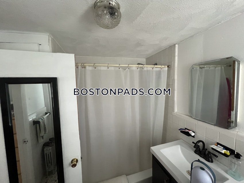 BOSTON - BAY VILLAGE - 1 Bed, 1 Bath - Image 6