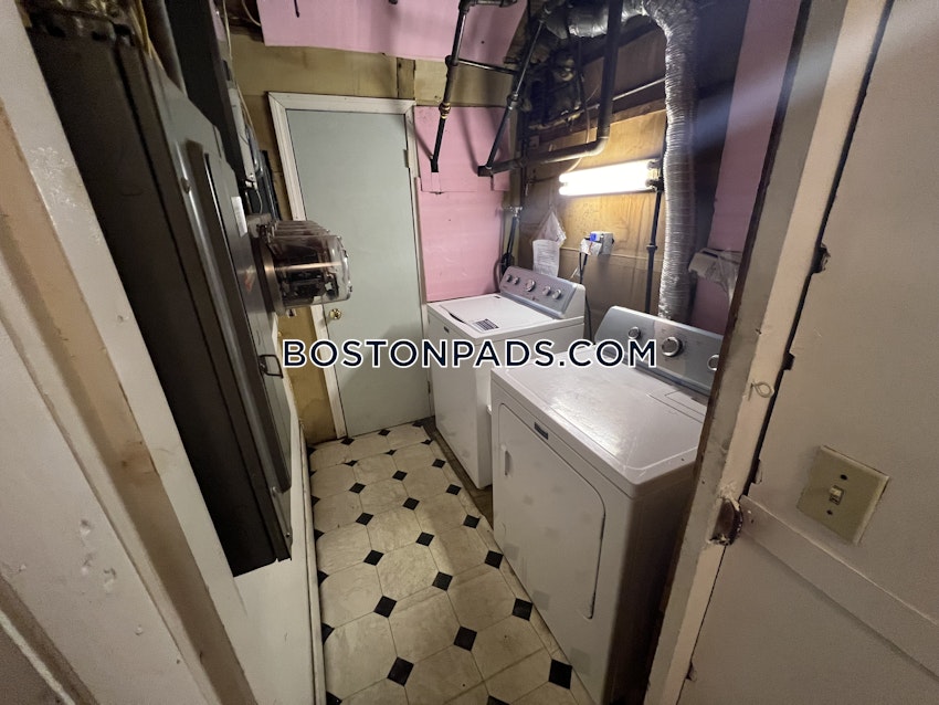 BOSTON - BAY VILLAGE - 1 Bed, 1 Bath - Image 3