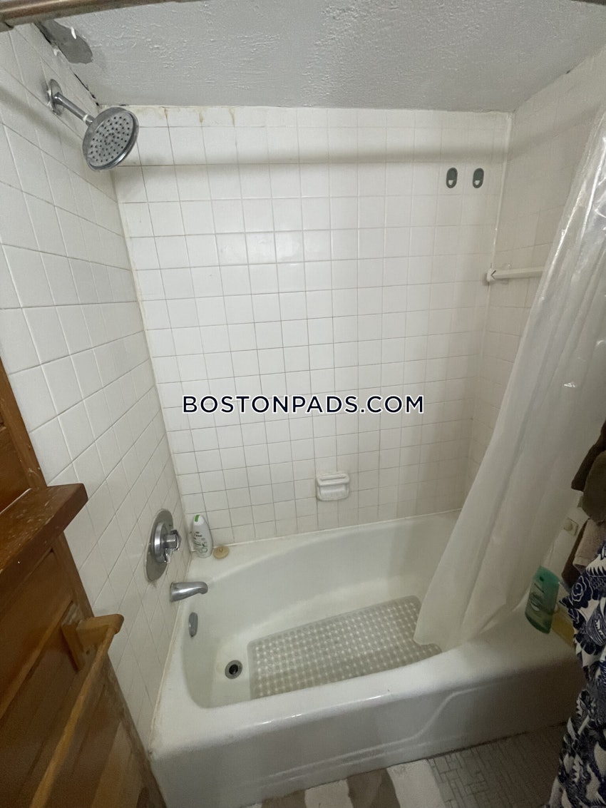 CAMBRIDGE - HARVARD SQUARE - 1 Bed, 1 Bath - Image 9