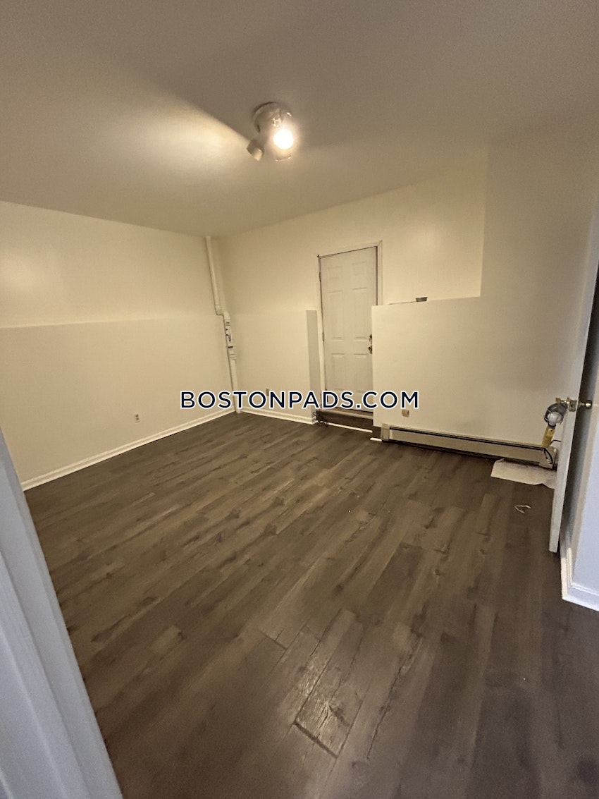 BOSTON - JAMAICA PLAIN - ARBORETUM - 3 Beds, 3.5 Baths - Image 3