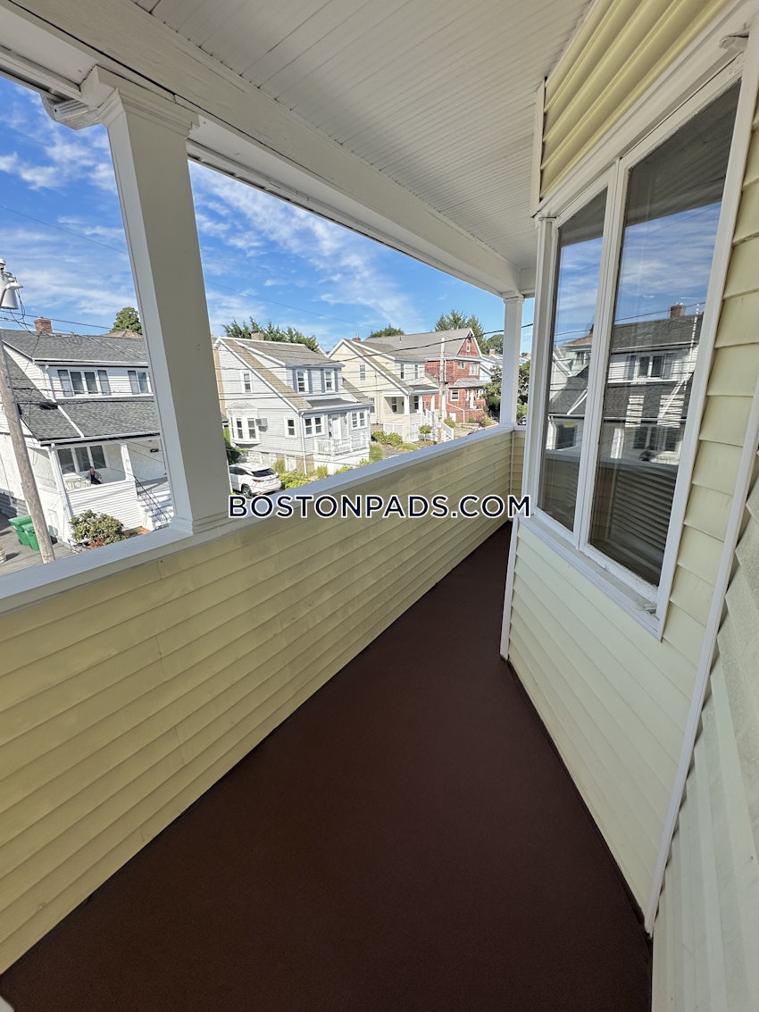 MEDFORD - TUFTS - 3 Beds, 1 Bath - Image 8