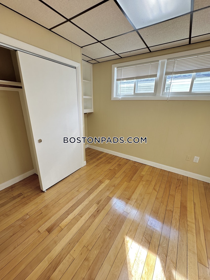 MEDFORD - TUFTS - 3 Beds, 1 Bath - Image 6