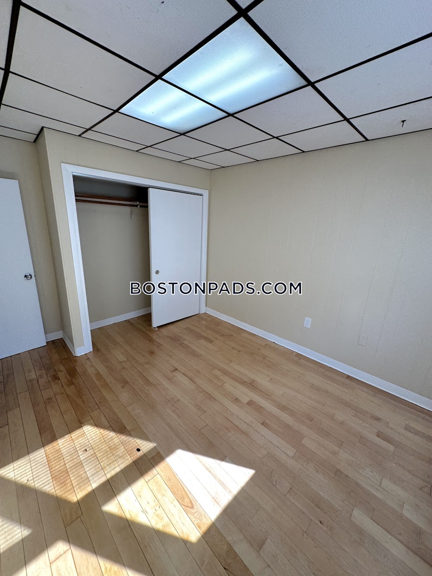 MEDFORD - TUFTS - 3 Beds, 1 Bath - Image 22