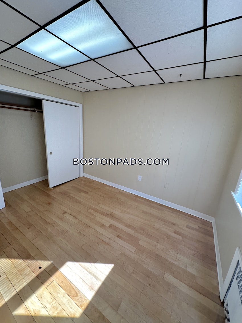 MEDFORD - TUFTS - 3 Beds, 1 Bath - Image 21