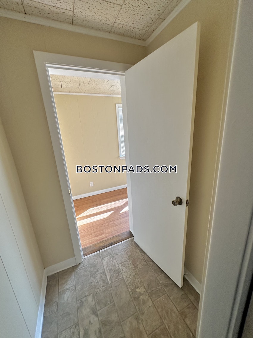 MEDFORD - TUFTS - 3 Beds, 1 Bath - Image 18